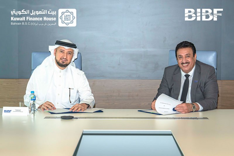 بيت التمويل الكويتي يقدم منحاً دراسية دعماً لتعليم الشباب البحريني 