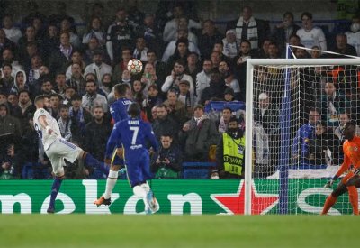 بنزيمة يواصل تسجيل "الهاتريك" ويقرب ريال مدريد من التأهل