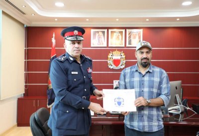 شرطة الشمالية تكرم مواطن لعثوره على مبلغ من المال وتسليمه للشرطة