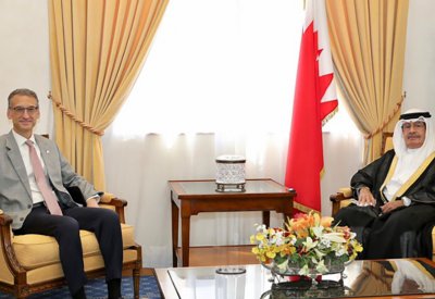 سمو الشيخ علي بن خليفة نائب رئيس مجلس الوزراء يستقبل السفير الأمريكي‎‎