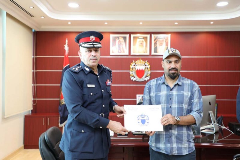 شرطة الشمالية تكرم مواطن لعثوره على مبلغ من المال وتسليمه للشرطة