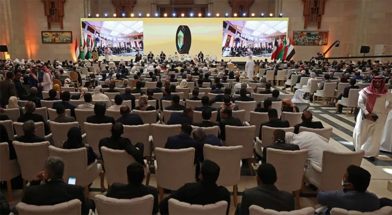 ترحيب عربي ودولي بنقل الرئيس اليمني صلاحياته لمجلس القيادة الرئاسي