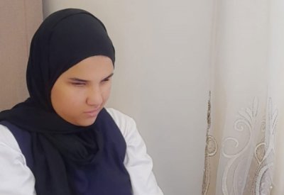 كفيفة تتألق بتلاوة القرآن في الفعاليات المدرسية 