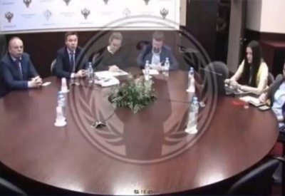 بالفيديو: قراصنة للكرملين.. "نحن هنا وسنكشف أسرارك"