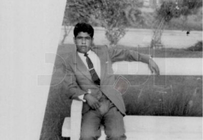 "البلاد" تنشر صورا نادرة للأديب محمد الماجد في صباه