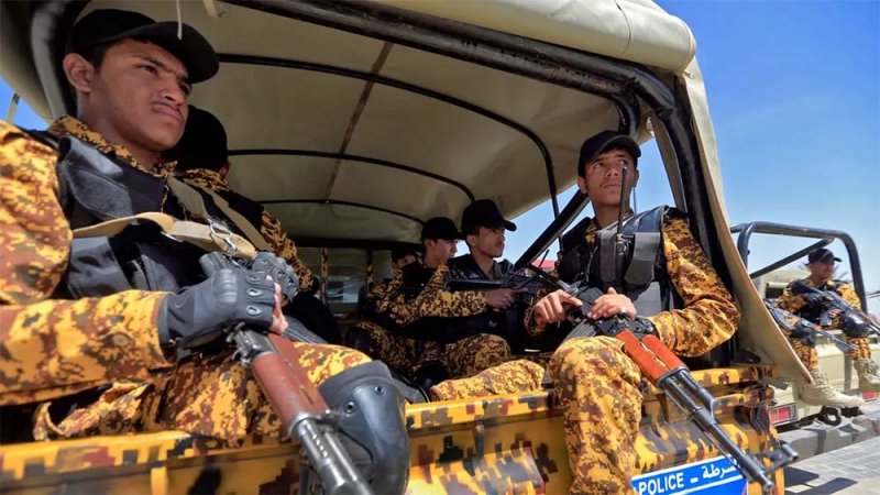 احتجاز فتاة في قسم شرطة حوثي بصنعاء يؤدي لاشتباكات مسلحة