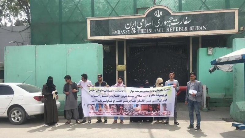 احتجاجات في كابل على سوء معاملة إيران للاجئين الأفغان