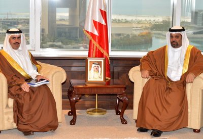 وزير المالية يستقبل سفير البحرين لدى أمريكا