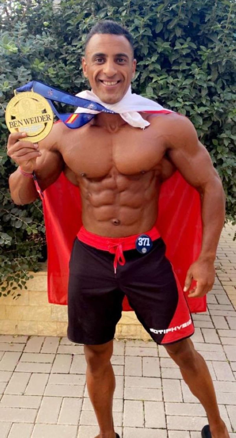 المحترف البحريني الدوسري يشارك في بطولة "دبي ماسل شو" لكمال الأجسام