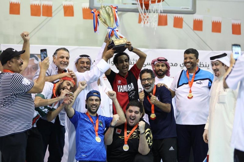 مباراة استعراضية بين الفنانين على كأس الأديب محمد الماجد