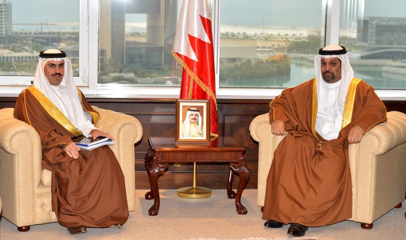 وزير المالية يستقبل سفير البحرين لدى أمريكا