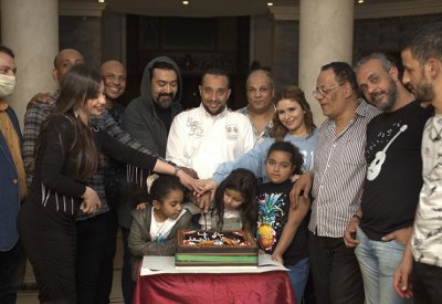 «صلاح عبد الله» ينتهي من تحت الضغط