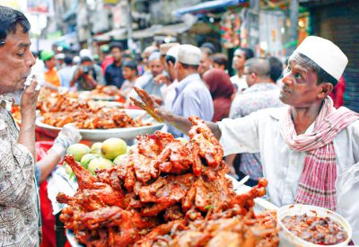 رائحة رمضان تغري مسلمي جنوب آسيا بالصيام