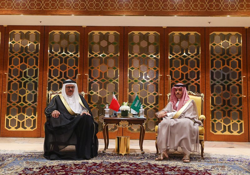 وزير الخارجية يجتمع مع وزير خارجية المملكة العربية السعودية