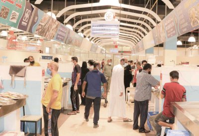 كميات الأسماك شحيحة مع تراجع الطلب في رمضان