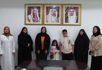 أبناء محمد السبع يتسلمون وسام الأمير سلمان بن حمد للاستحقاق الطبي