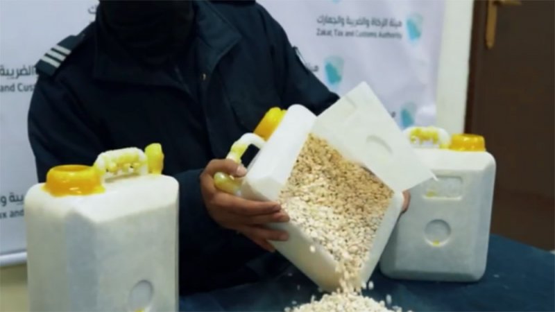 السعودية.. إحباط تهريب 141 ألف حبة كبتاغون في منفذ حديثة