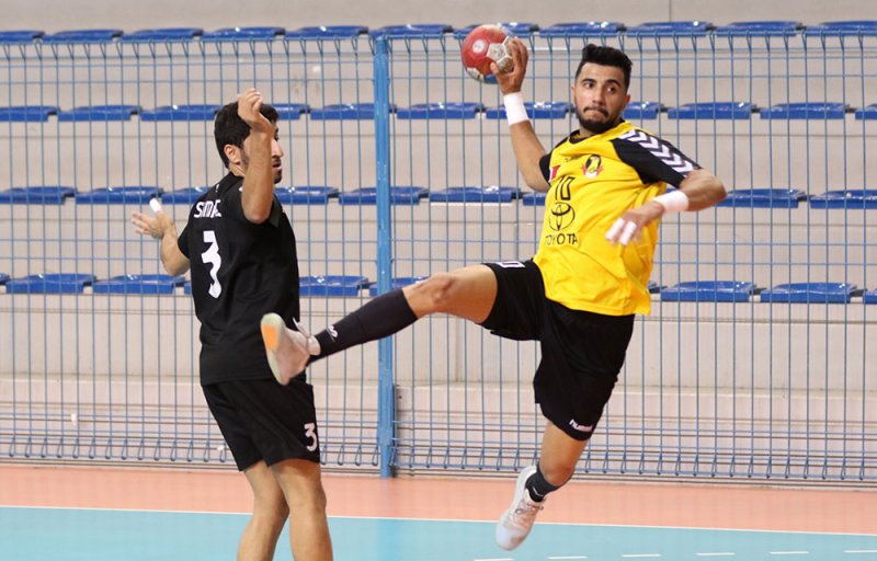 الأهلي يجتاز سماهيج بكأس اليد