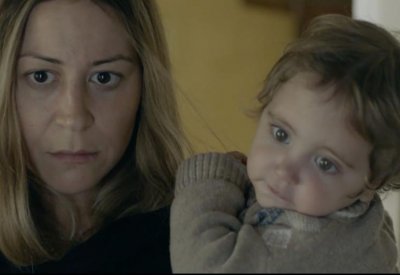حقيبة يد تضع منة شلبي تحت رحمة تنظيم إرهابي