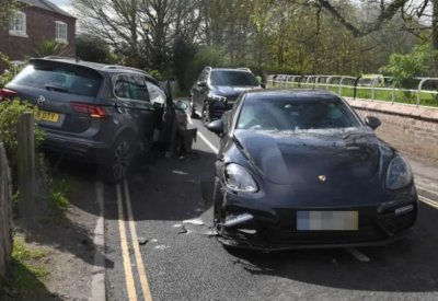 بالصور: حادث سير "مخيف" لنجم مانشستر يونايتد قبل موقعة ليفربول