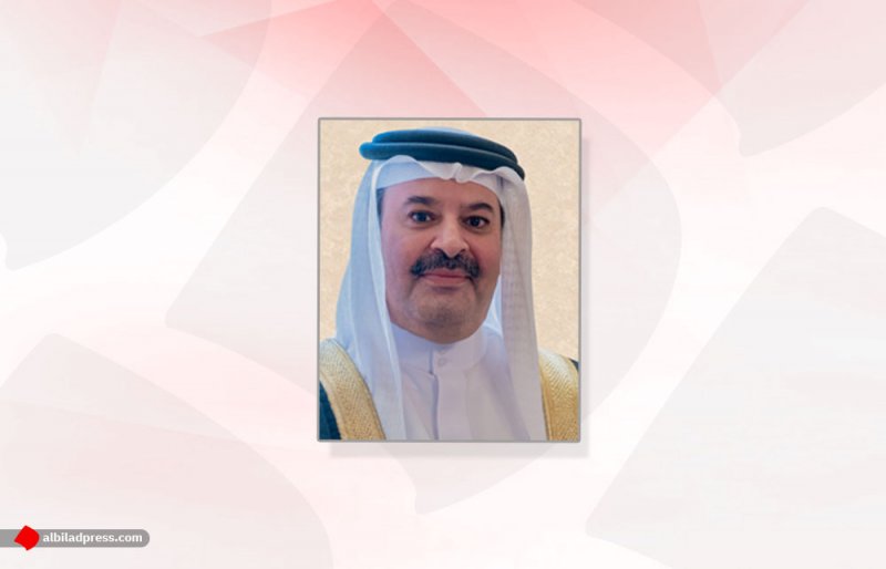 رئيس ديوان ولي العهد يسلّم منتسبي الديوان وسام الأمير سلمان بن حمد للاستحقاق الطبي