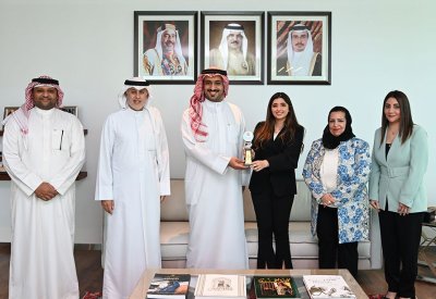 وزير الصناعة يستقبل الفريق القائم على نظام "تواصل" بالوزارة