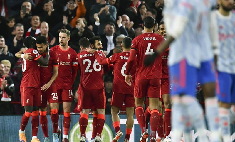 ليفربول يهزم مانشستر يونايتد ويتصدر البريميرليج