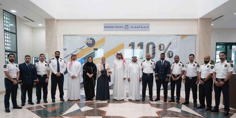 رئيس الجمارك يستقبل القائمين على نظام (تواصل) بإدارة التراخيص الجمركية وخدمة العملاء