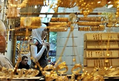 الدولار يُربك سوق الذهب في مصر.. موجة ارتفاعات قياسية