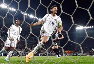 باريس يتغلب على أنجيه ويقترب من بطولة الدوري