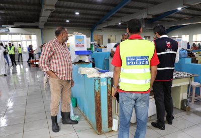 بالفيديو: "سوق العمل" و"الجوازات" تنفذان حملة قانونية مشتركة في سوق المنامة المركزي