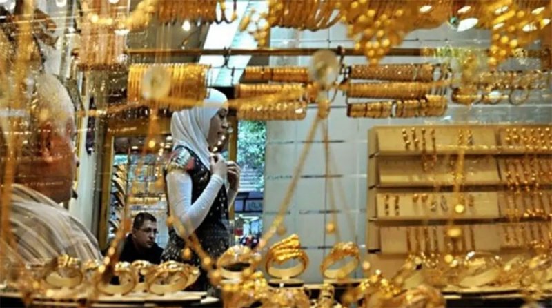 الدولار يُربك سوق الذهب في مصر.. موجة ارتفاعات قياسية