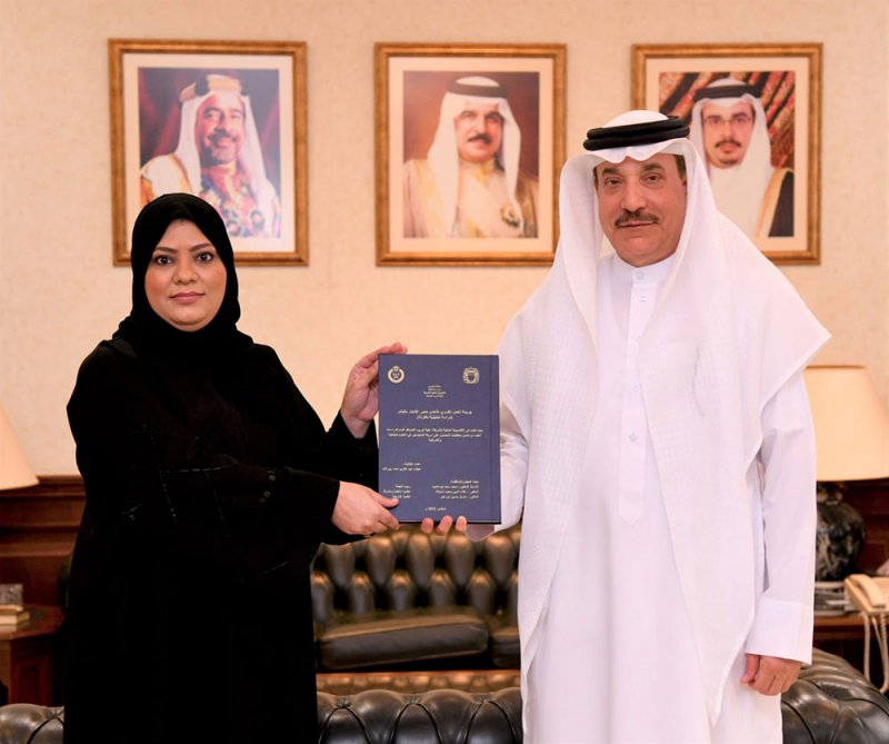 حميدان يستلم رسالة ماجستير حول "جريمة العمل القسري كإحدى صور الاتجار بالبشر"