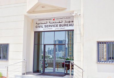 “الخدمة المدنية”: 87 موظفًا بعقود مؤقتة في الحكومة