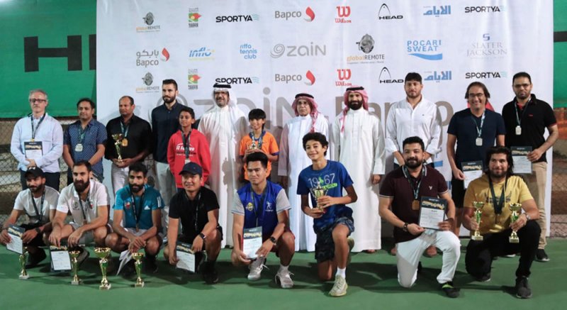 رئيس الاتحاد البحريني للتنس يتوج الفائزين في بطولة نادي الرفاع للتنس الرمضانية 