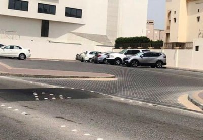 بالصور: تنفيذ 450 موقفا في مختلف المحافظات.. وهذه تكلفتها