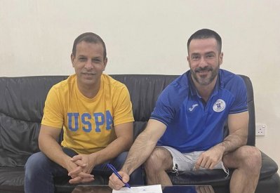 النصر يجدد لمدربه رغم الانتقادات!