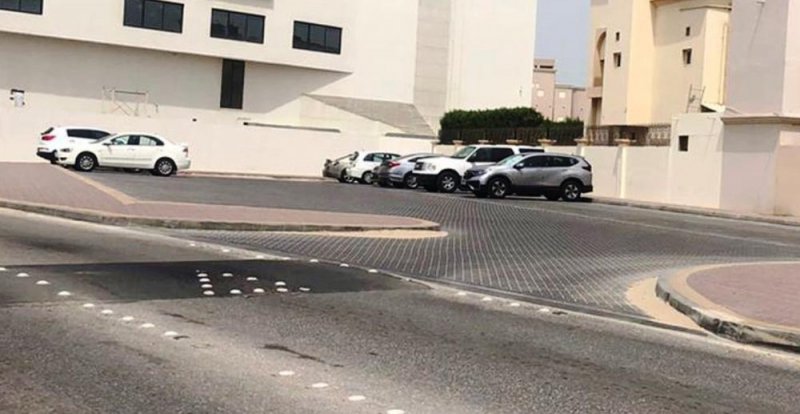 بالصور: تنفيذ 450 موقفا في مختلف المحافظات.. وهذه تكلفتها