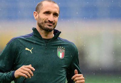 مدافع الأزوري الشجاع يكشف موعد اعتزاله