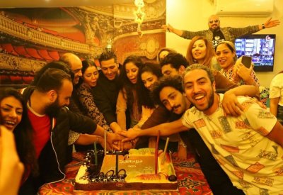«عاصم المنياوي» يحتفل بانتهاء تصوير مزاد الشر