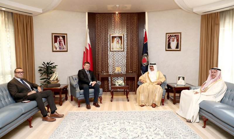 معالي وزير الداخلية يبحث مع سفير المملكة المتحدة التعاون في مجالات التدريب
