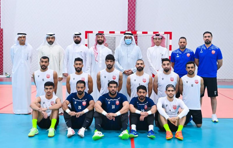 عيسى بن علي يزور تدريبات منتخبات الصالات والطائرة والتنس الأرضي