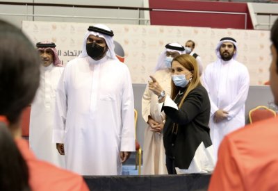 عيسى بن علي يزور تدريبات منتخبات كرة الطاولة والسباحة والبادل