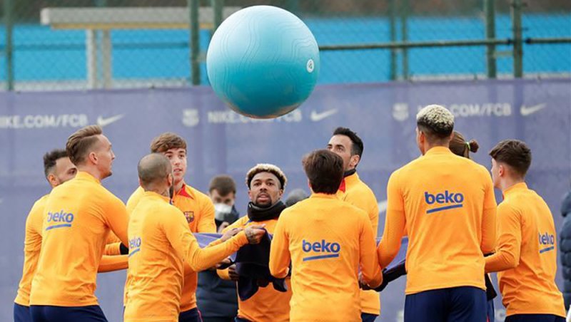 سر اجتماع مينديز بمسؤولي برشلونة