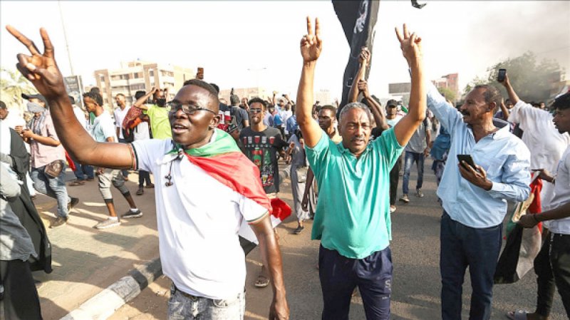 السودان.. استمرار المظاهرات المطالبة بـ”الحكم المدني”