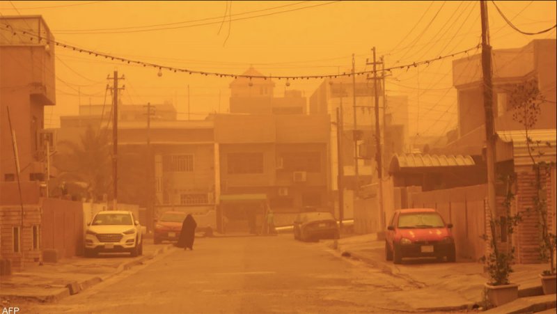 عاصفة ترابية تضرب العراق وتعلق الرحلات الجوية