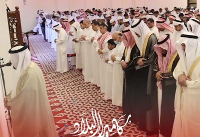 بالفيديو: جموع يؤدون صلاة عيد الفطر المبارك بجامع الشيخة موزة بالرفاع