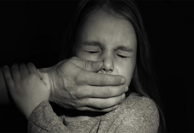 محاكمة فرنسي بتهمة اغتصاب طفلة في سن التاسعة في الفيليبين