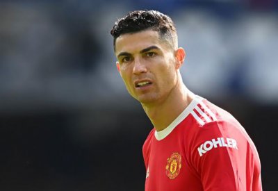 رونالدو يتوج بجائزة معتادة في مانشستر يونايتد