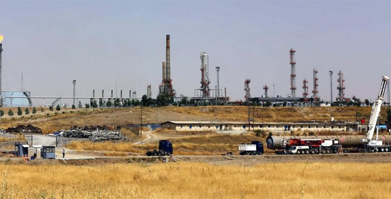 أربيل.. السيطرة على حريق بمصفاة نفط تعرضت لهجوم صاروخي